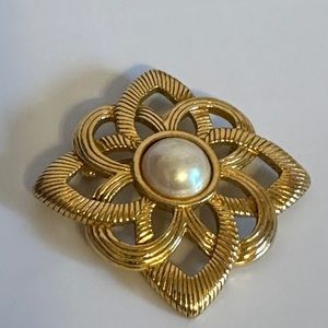 Vintage AVON Celtic Knot Faux Pearl Brooch